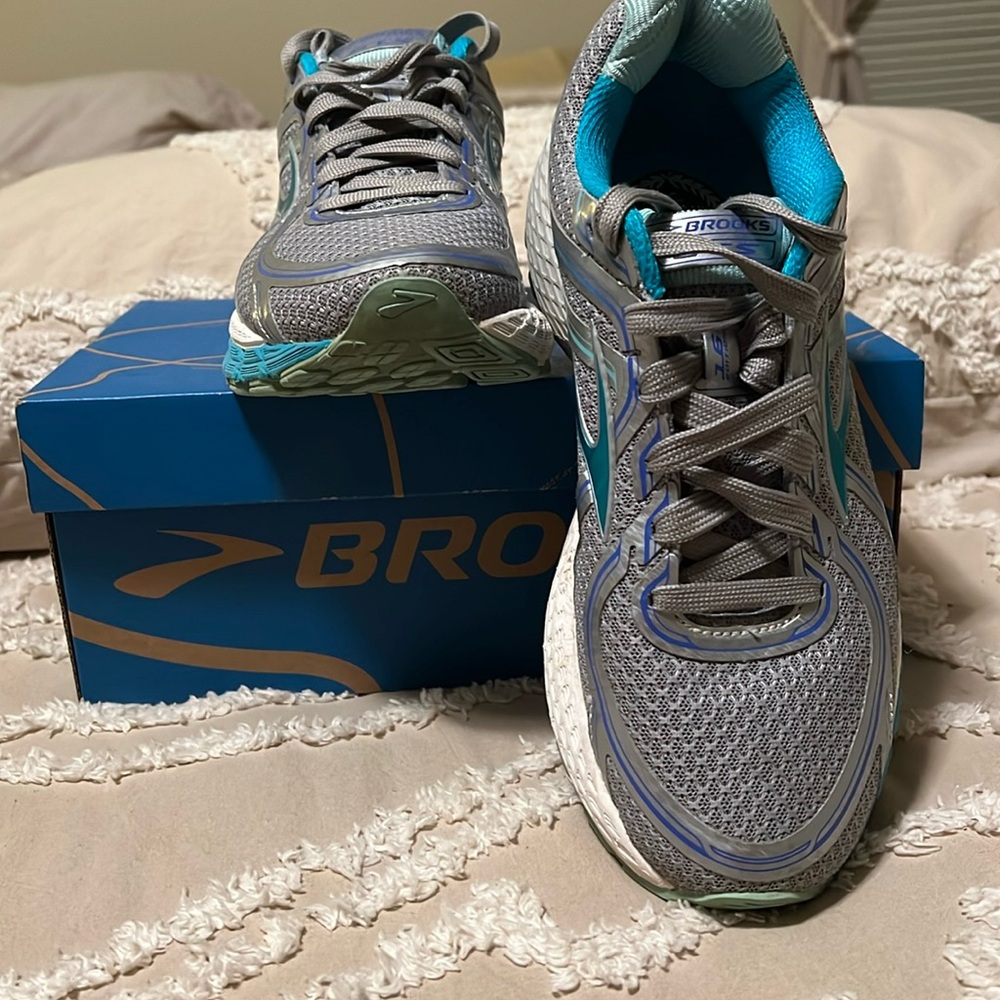 Brooks sneakers